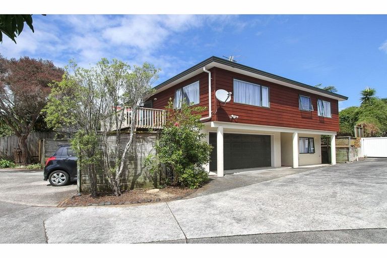 Photo of property in 4/5 Anne Road, Hillcrest, Auckland, 0627