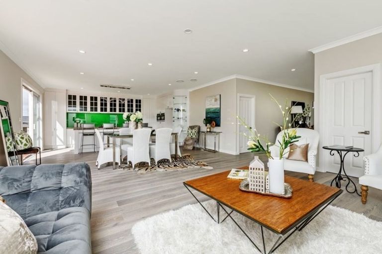 Photo of property in 10 Spyglass Street, Red Beach, 0932