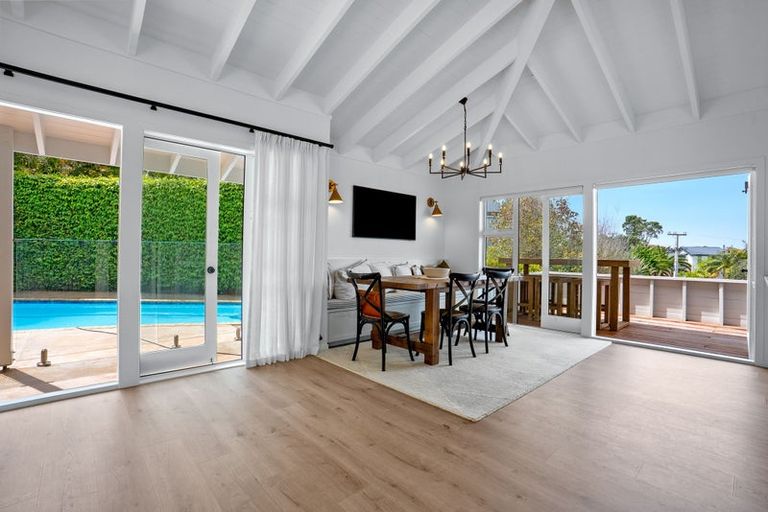 Photo of property in 7 Parr Terrace, Castor Bay, Auckland, 0620