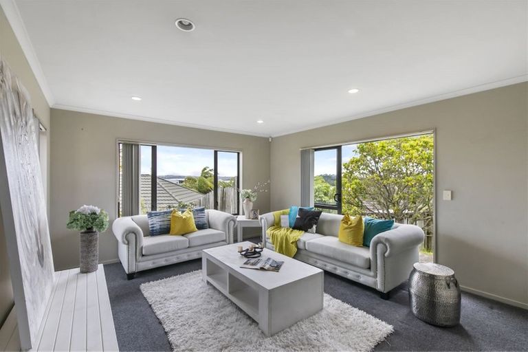 Photo of property in 17 Black Teal Close, Unsworth Heights, Auckland, 0632