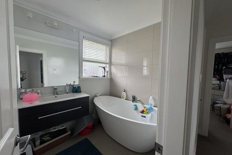 Photo of property in 4 Tiwakawaka Grove, Heretaunga, Upper Hutt, 5018