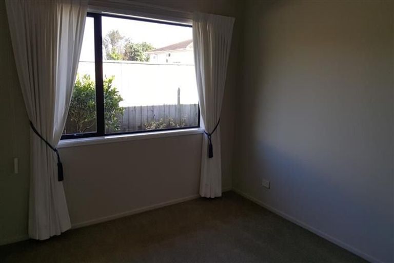Photo of property in 62a Paynters Avenue, Strandon, New Plymouth, 4312