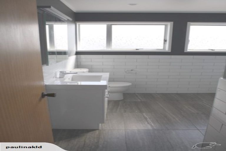 Photo of property in 2/90 East Coast Road, Milford, Auckland, 0620