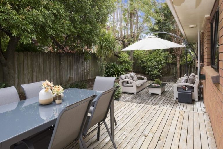 Photo of property in 2/98 Gosford Drive, Botany Downs, Auckland, 2010