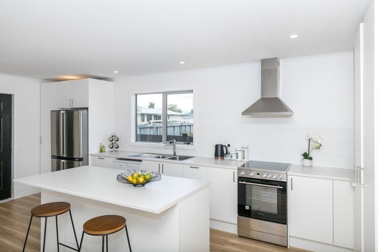 Photo of property in 11 Pringle Place, Nawton, Hamilton, 3200