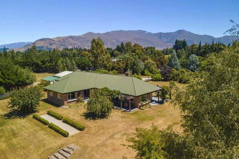Photo of property in 11 Riverbank Road, Wanaka, 9382