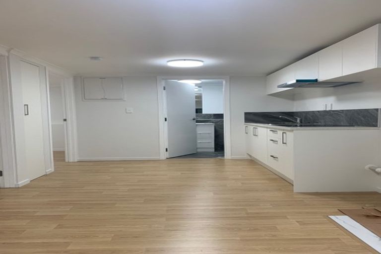 Photo of property in 24 Tamahere Drive, Glenfield, Auckland, 0629