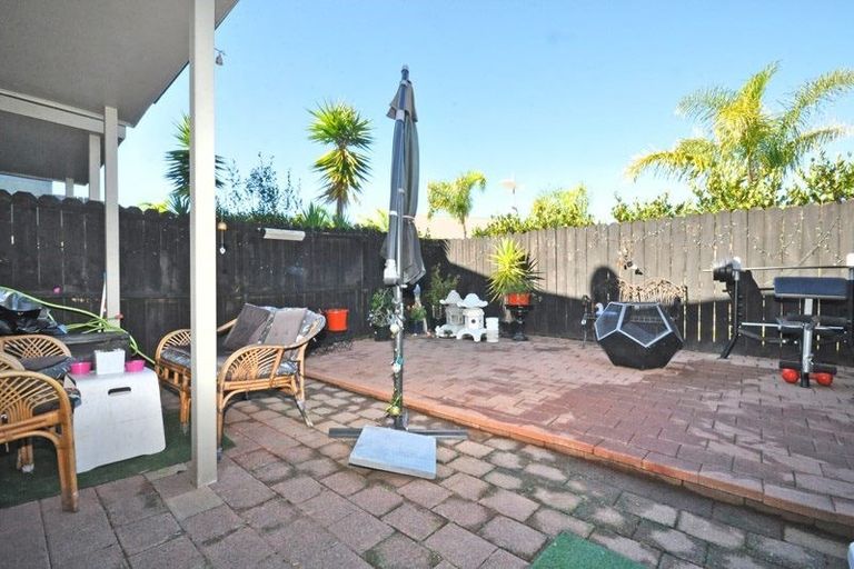 Photo of property in 9/70 Fernhill Way, Oteha, Auckland, 0632