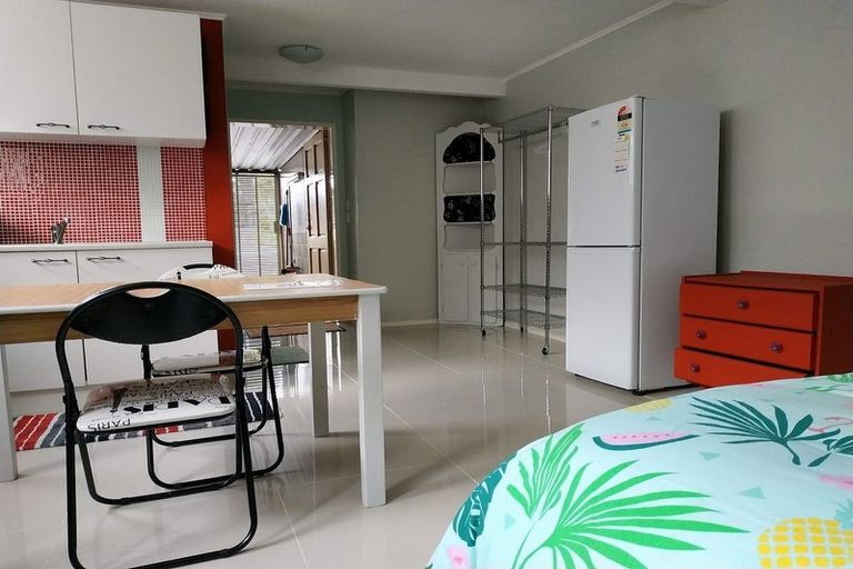 Photo of property in 28 Rotoiti Avenue, Pakuranga Heights, Auckland, 2010