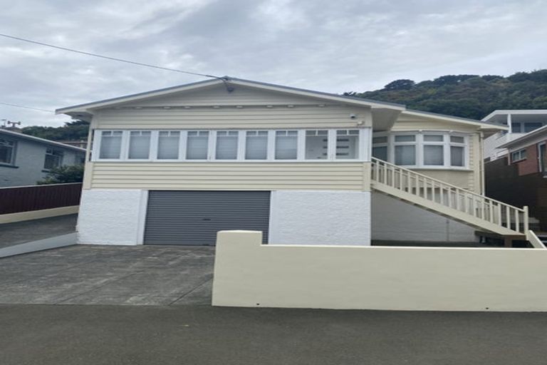 Photo of property in 230 The Esplanade, Island Bay, Wellington, 6023