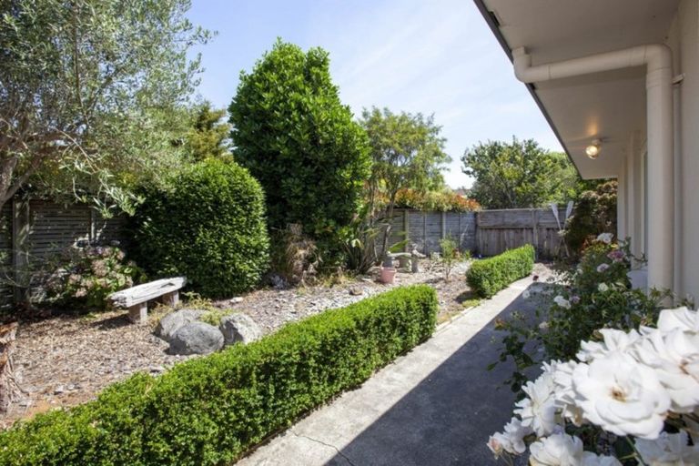 Photo of property in 4 Pukatea Close, Raumati Beach, Paraparaumu, 5032
