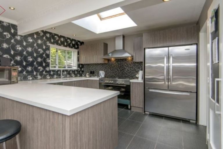 Photo of property in 2/244 Memorial Avenue, Burnside, Christchurch, 8053