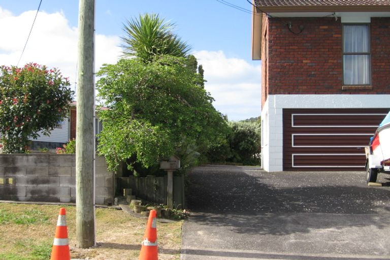 Photo of property in 2/27 Bevyn Street, Castor Bay, Auckland, 0620