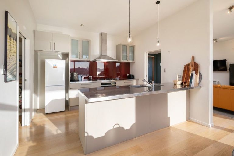 Photo of property in 33 Harbour View Heights, Picton, 7220