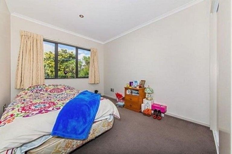 Photo of property in 94a Tiraumea Drive, Pakuranga, Auckland, 2010