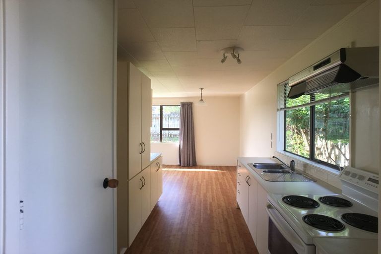 Photo of property in 60 Lavelle Road, Henderson, Auckland, 0612