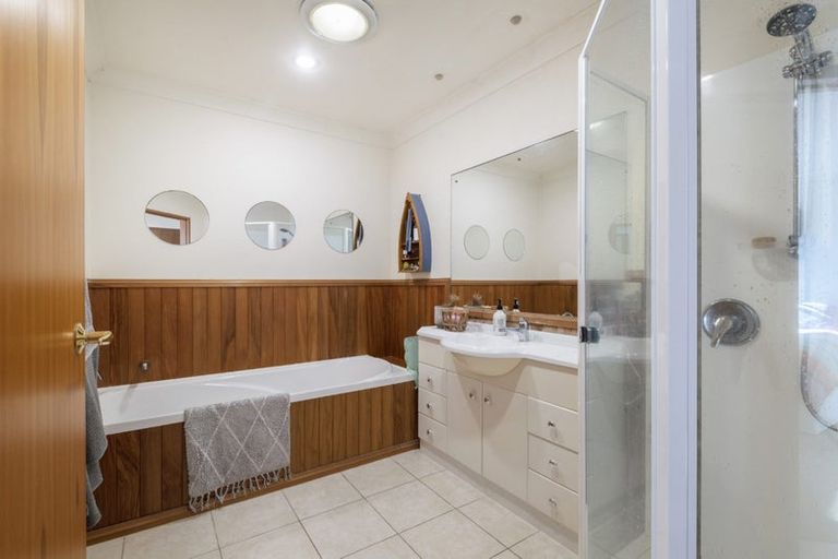 Photo of property in 19 View Road, Campbells Bay, Auckland, 0630