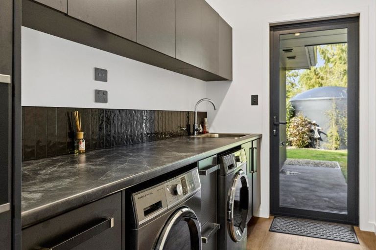 Photo of property in 2 Nga Tui Lane, Acacia Bay, Taupo, 3385