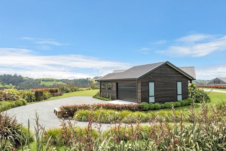 Photo of property in 16 Tamahunga Drive, Matakana, Warkworth, 0985