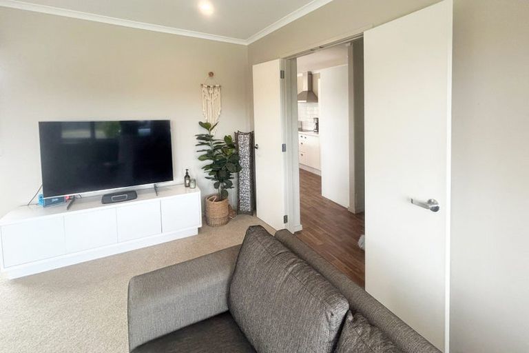 Photo of property in 15 Rainey Crescent, Papamoa Beach, Papamoa, 3118