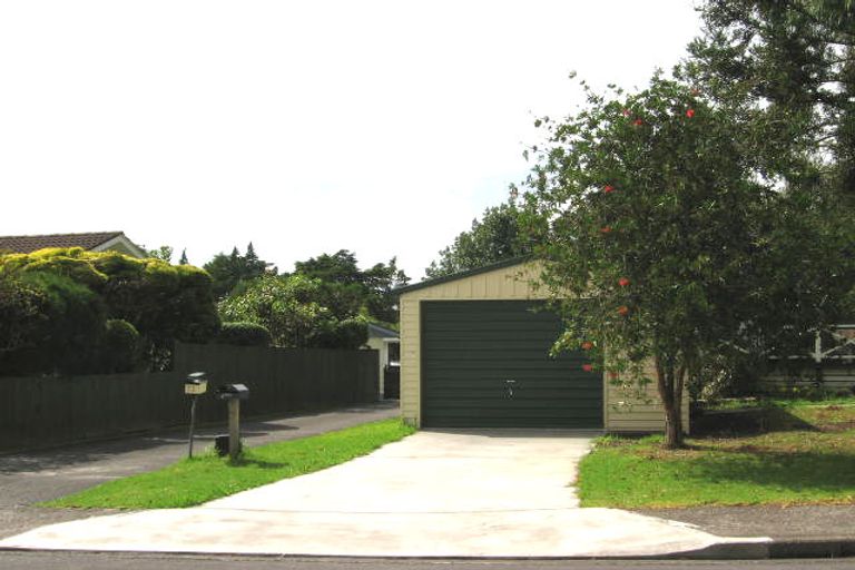 Photo of property in 9 Serwayne Place, Sunnyvale, Auckland, 0612