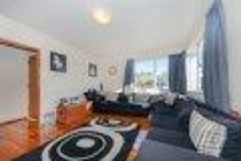 Photo of property in 41 Thornlow Street, Glendene, Auckland, 0602