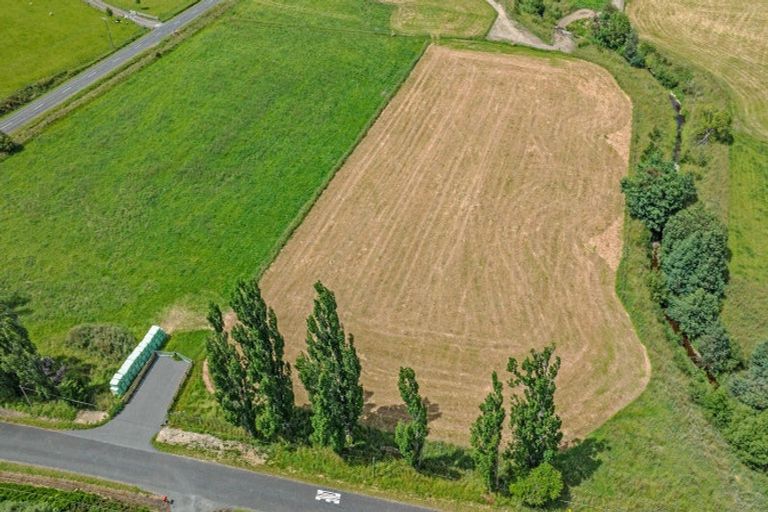 Photo of property in 15 Junction Road, Halcombe, 4777