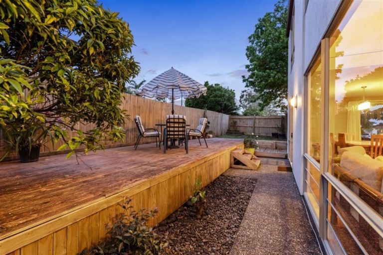 Photo of property in 5 Noel Williams Place, Windsor Park, Auckland, 0630