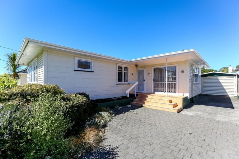 Photo of property in 12 Trafalgar Street, Westown, New Plymouth, 4310