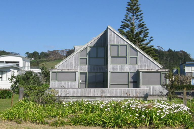 Photo of property in 55 Marine Parade, Cooks Beach, Whitianga, 3591