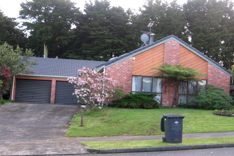 Photo of property in 11 Hakea Place, Totara Heights, Auckland, 2105