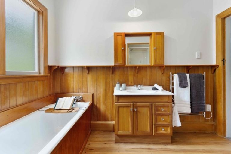 Photo of property in 6 Dudley Road, Lyttelton, 8082