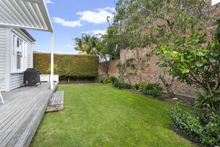 Photo of property in 2 Kawerau Avenue, Devonport, Auckland, 0624