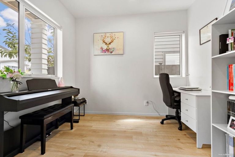 Photo of property in 6 Blackbird Lane, Hobsonville, Auckland, 0616