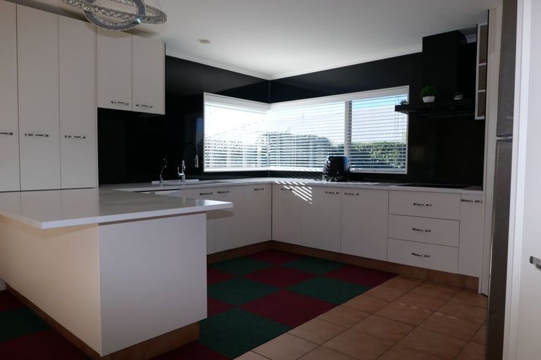 Photo of property in 69 Guildford Drive, Paraparaumu, 5032