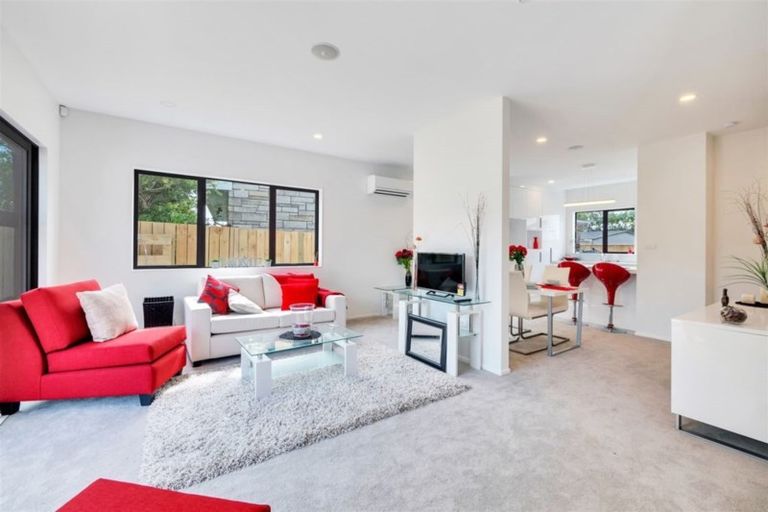 Photo of property in 5a Woodside Road, Massey, Auckland, 0614