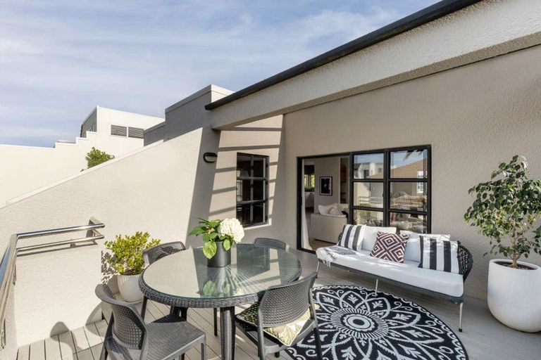 Photo of property in 21a Sunbrae Grove, Mount Maunganui, 3116