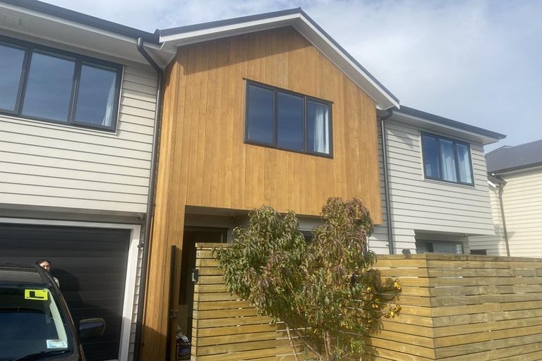 Photo of property in 91b Whites Line East, Waiwhetu, Lower Hutt, 5010