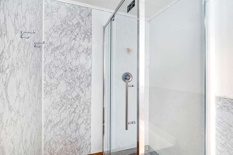 Photo of property in 21 Edgeware Road, Palmerston North, 4410