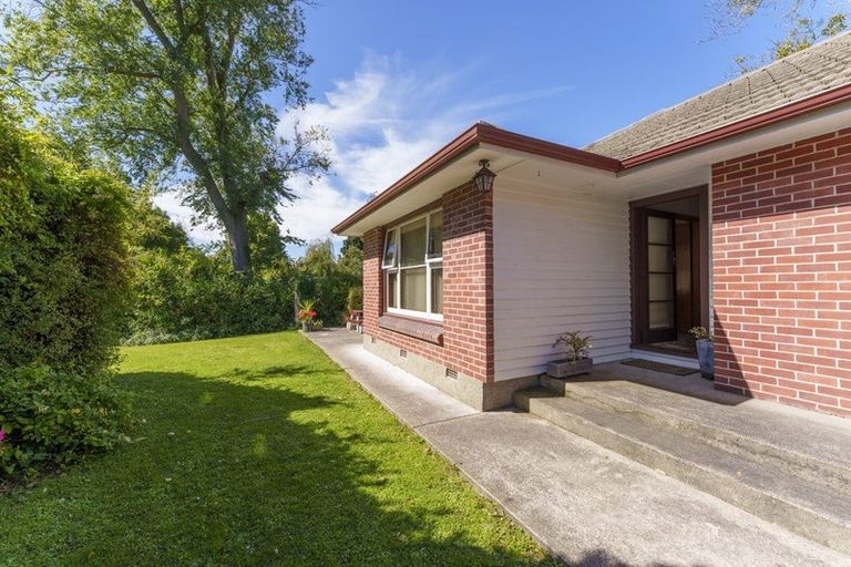 Photo of property in 85 Avonhead Road, Avonhead, Christchurch, 8042