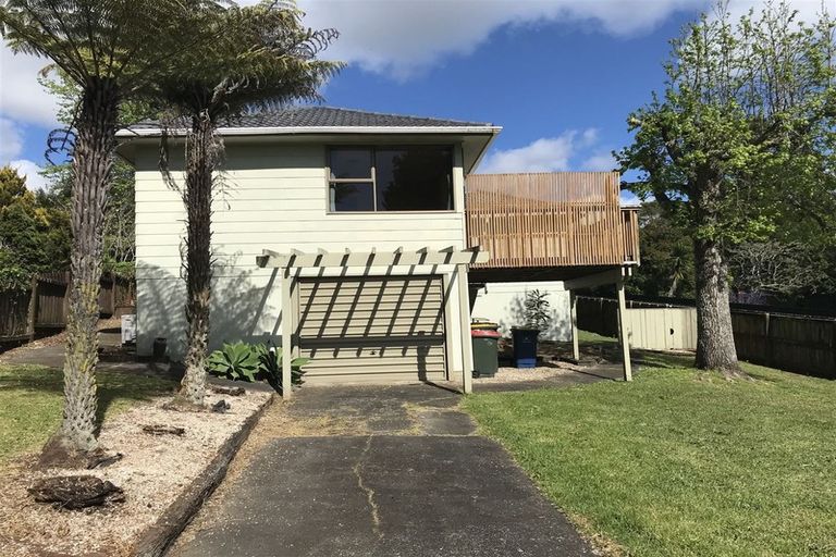 Photo of property in 10 Havelle Avenue, Titirangi, Auckland, 0604