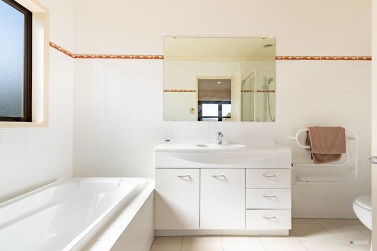 Photo of property in 70 Mount Marua Way, Timberlea, Upper Hutt, 5018