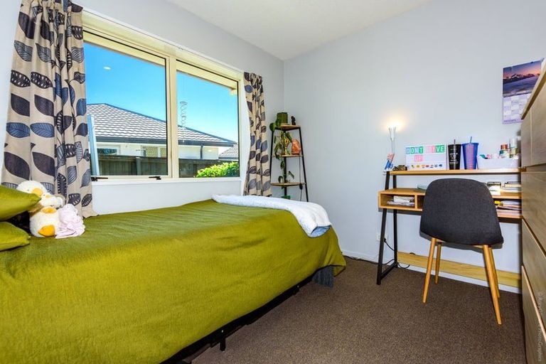 Photo of property in 7b Ronald George Place, Parklands, Christchurch, 8083