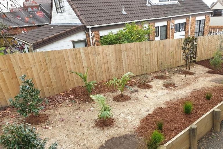 Photo of property in 4225a Great North Road, Glendene, Auckland, 0602