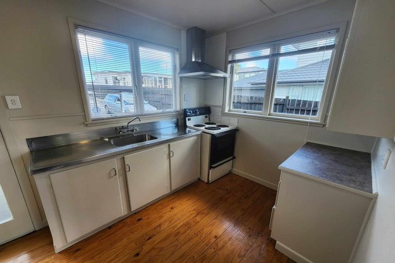 Photo of property in 27b West Coast Road, Glen Eden, Auckland, 0602