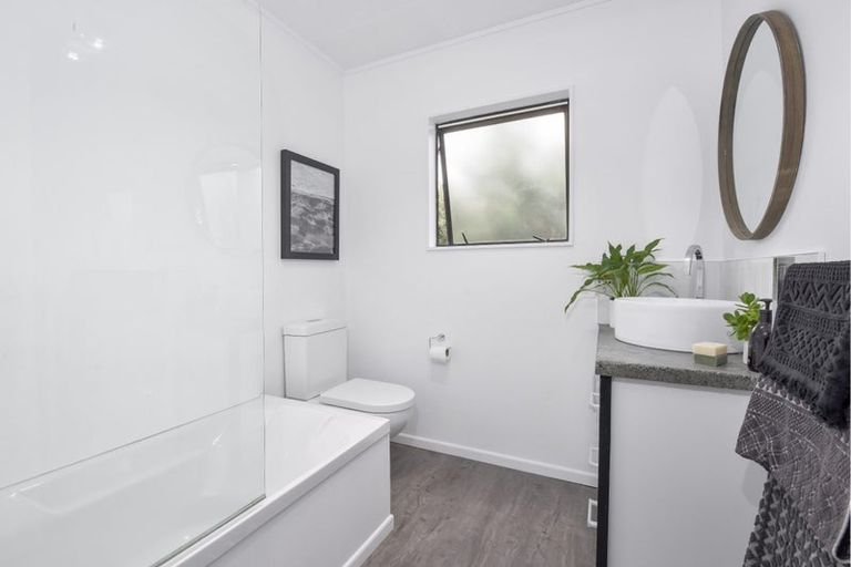 Photo of property in 103 Brian Crescent, Stanmore Bay, Whangaparaoa, 0932