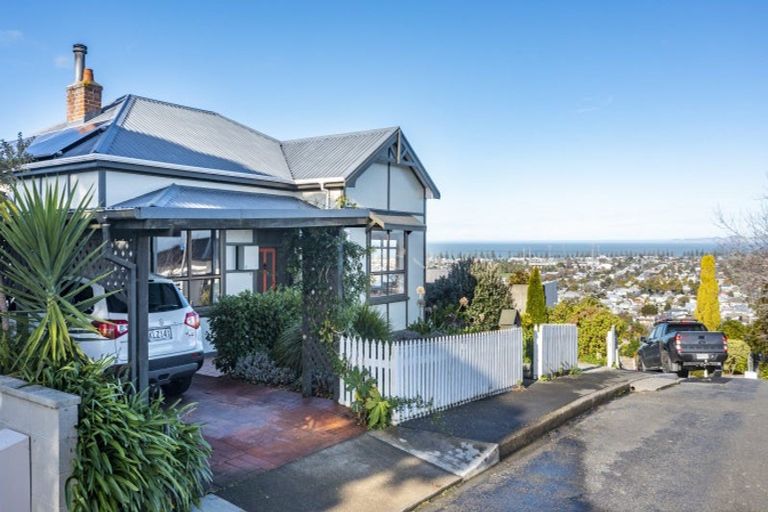 Photo of property in 19 Havelock Road, Hospital Hill, Napier, 4110