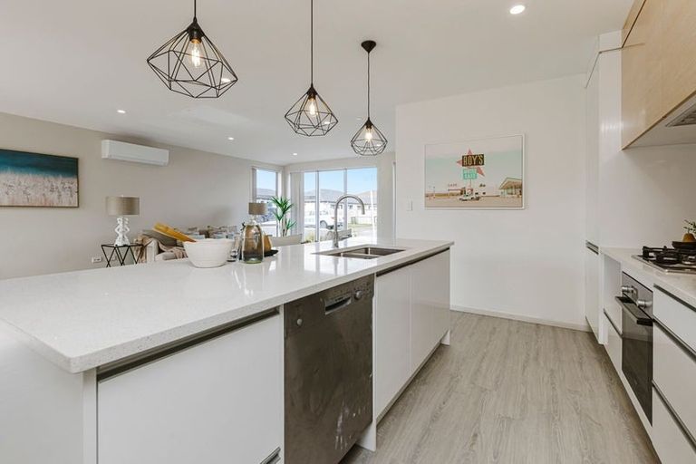 Photo of property in 61 Sapwood Crescent, Takanini, 2110