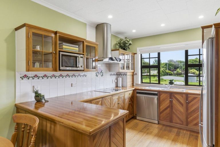 Photo of property in 15 Koputaroa Road, Levin, 5575