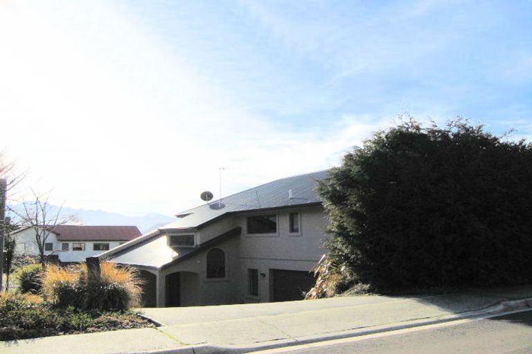 Photo of property in 2 Sycamore Place, Wanaka, 9305